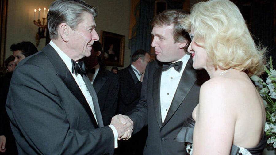 Ronald Reagan con Donald Trump